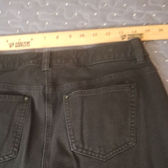 So Slimming by Chico's Black Denim Ankle Jeans size 0.5 - Picture 6 of 7